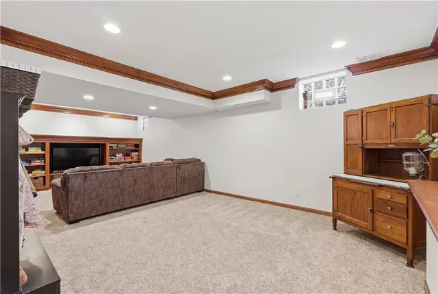 128 Oakview Drive gallery image 27