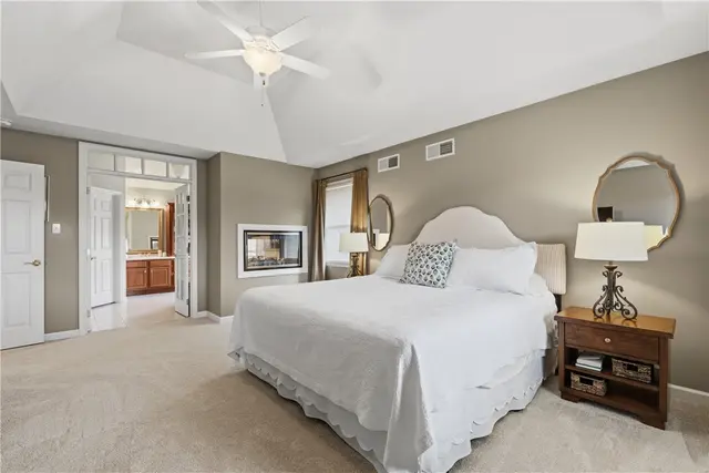 128 Oakview Drive gallery image 28