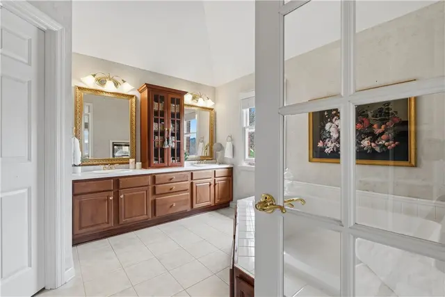128 Oakview Drive gallery image 37