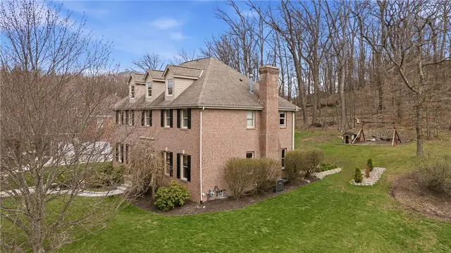 128 Oakview Drive gallery image 38
