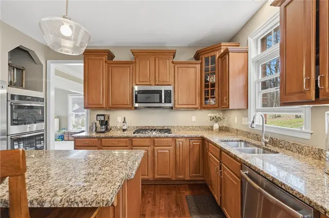 128 Oakview Drive gallery image 41