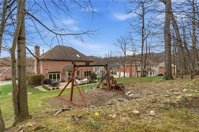 128 Oakview Drive gallery image 45