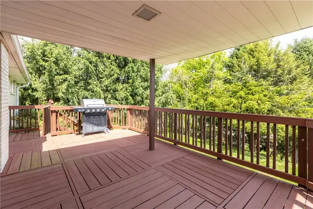 129 Donmor Drive gallery image 4