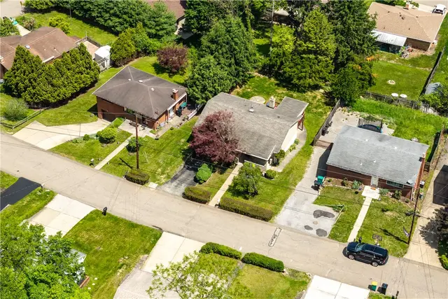 129 Donmor Drive gallery image 8