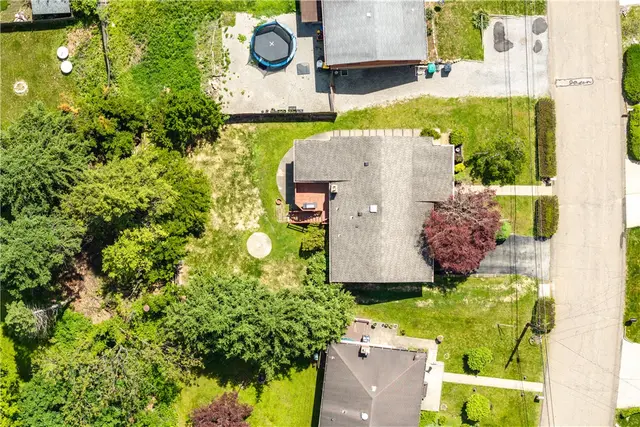 129 Donmor Drive gallery image 9