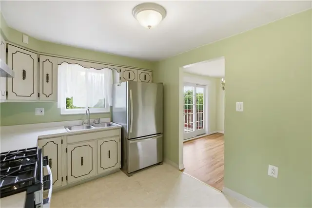 129 Donmor Drive gallery image 13