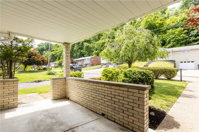 129 Donmor Drive gallery image 16