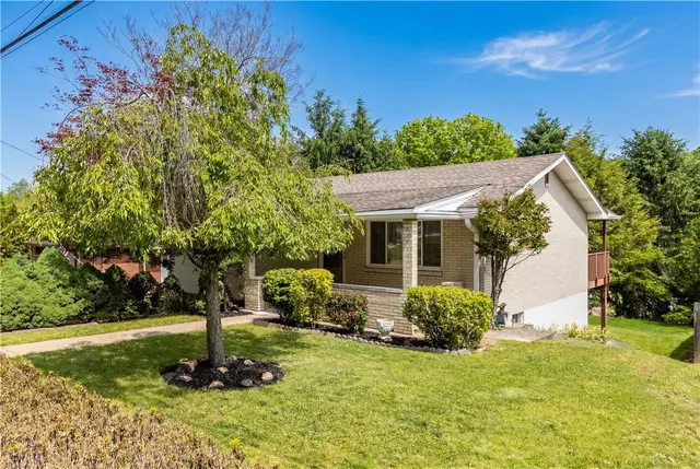 129 Donmor Drive gallery image 17