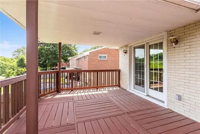 129 Donmor Drive gallery image 18