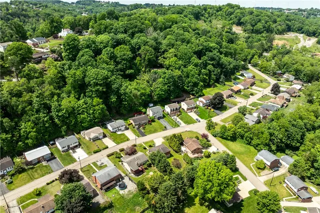 129 Donmor Drive gallery image 21