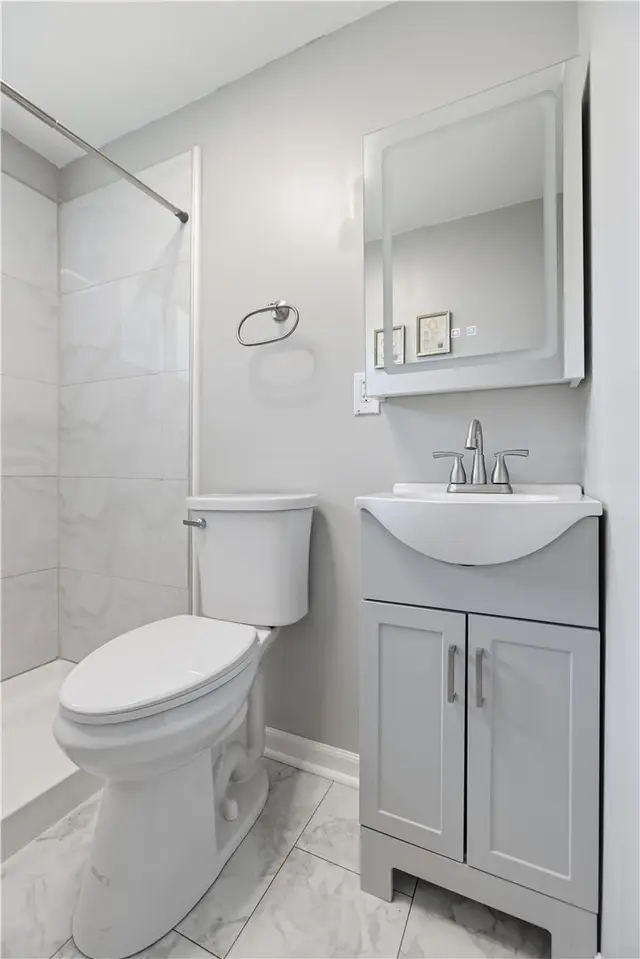 129 Donmor Drive gallery image 27