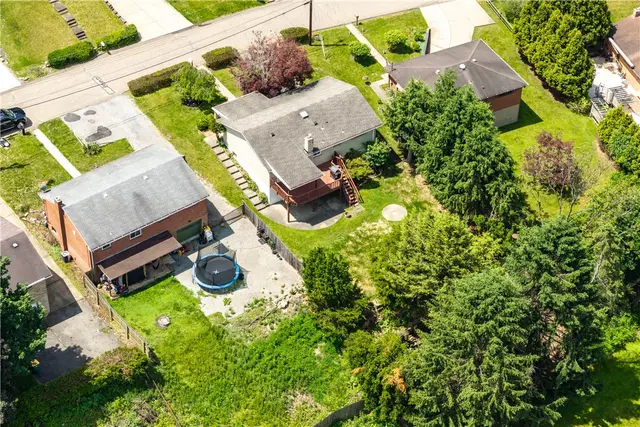 129 Donmor Drive gallery image 29