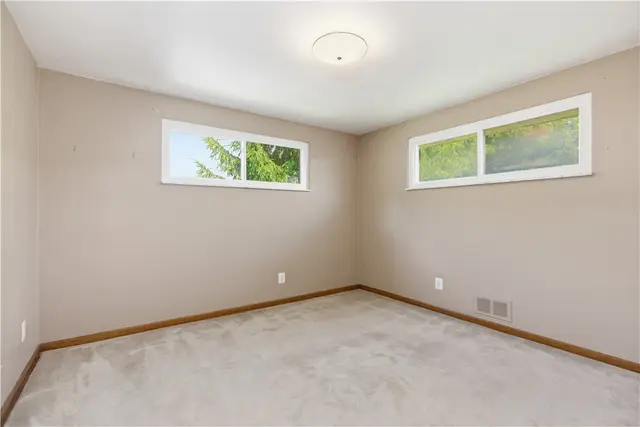 129 Donmor Drive gallery image 30