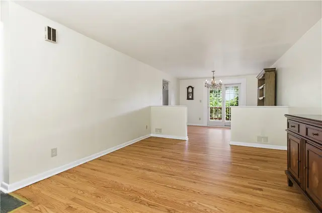 129 Donmor Drive gallery image 31