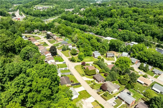 129 Donmor Drive gallery image 32