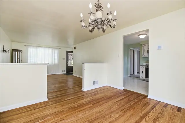 129 Donmor Drive gallery image 33