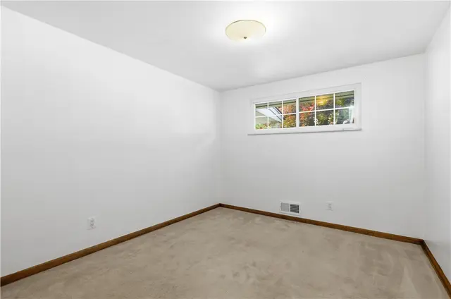 129 Donmor Drive gallery image 34