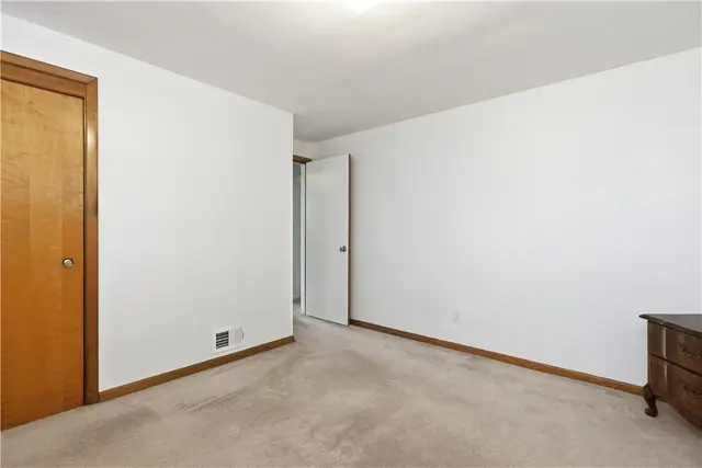 129 Donmor Drive gallery image 39