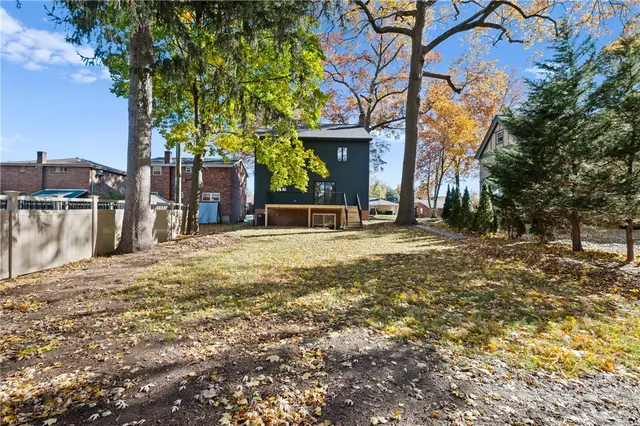 129 River Ave gallery image 5