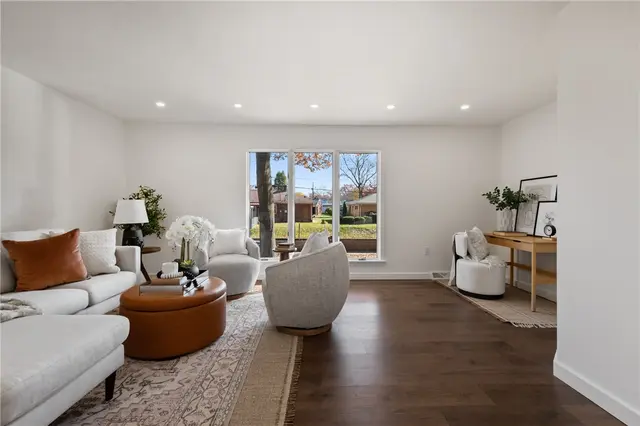 129 River Ave gallery image 7