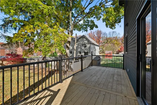129 River Ave gallery image 9