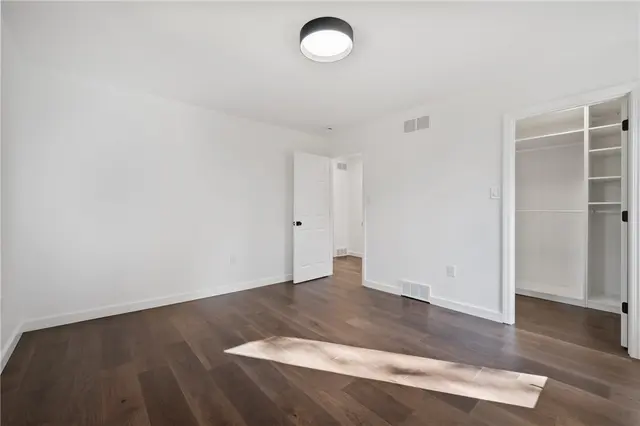 129 River Ave gallery image 14