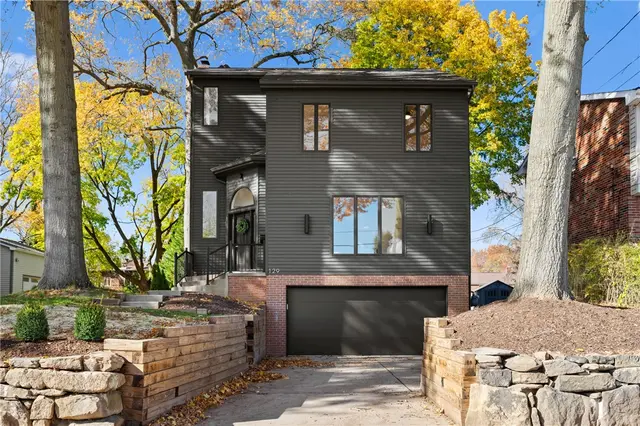 129 River Ave gallery image 15