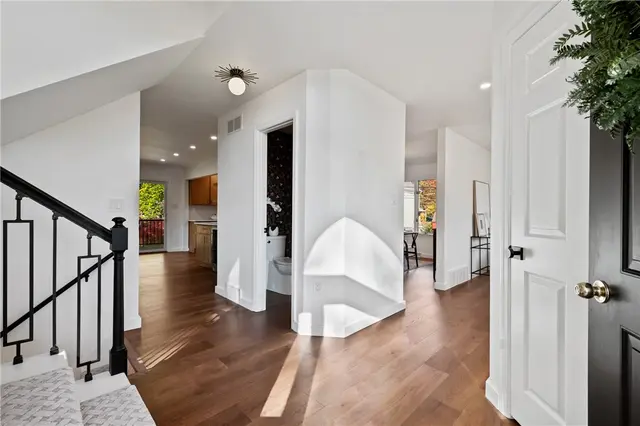 129 River Ave gallery image 18