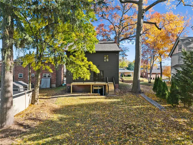 129 River Ave gallery image 38