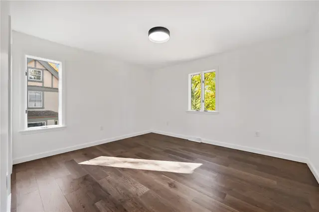 129 River Ave gallery image 46