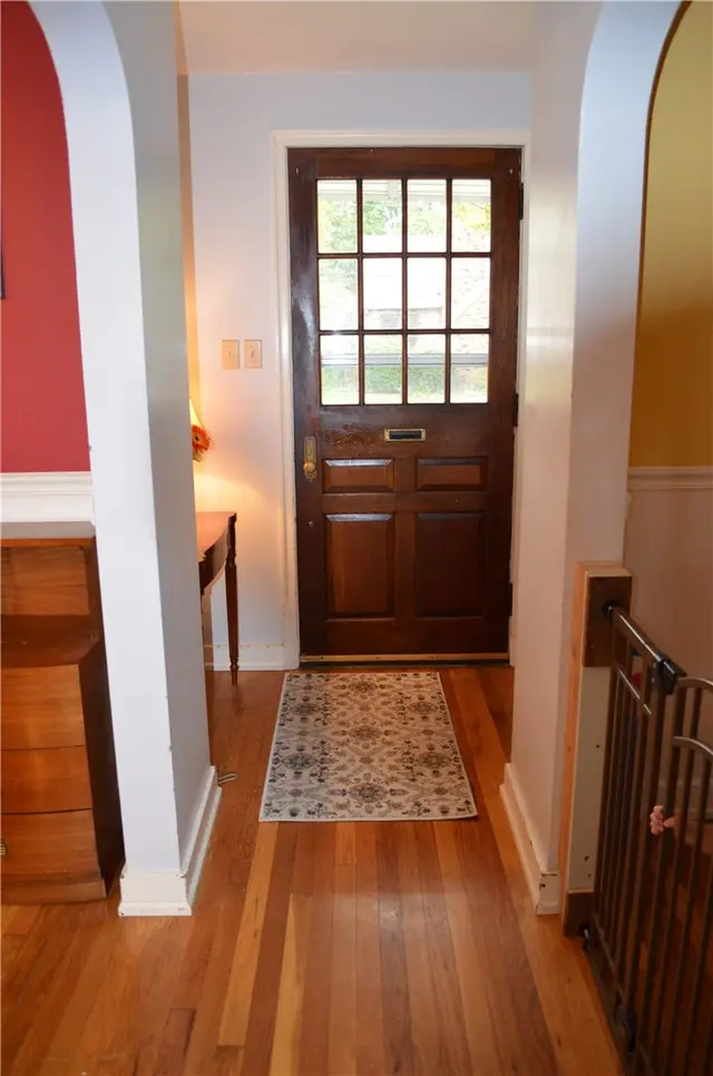 129 Rose Ave gallery image 9