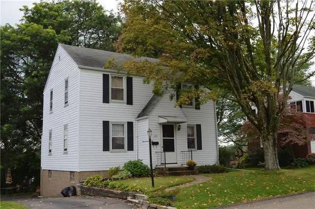 129 Rose Ave