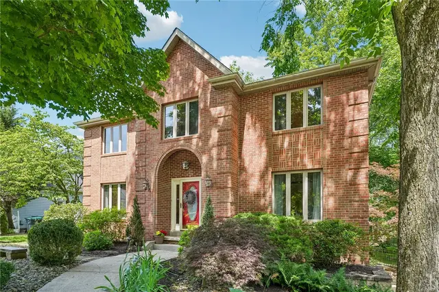 130 Village Dr gallery image 2