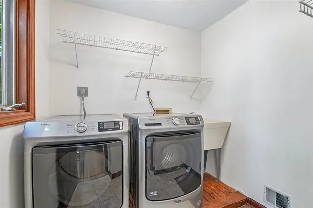 130 Village Dr gallery image 9