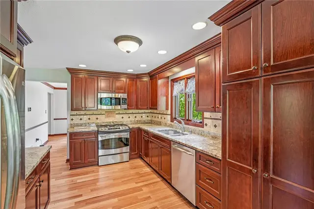 130 Village Dr gallery image 20