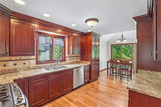 130 Village Dr gallery image 31
