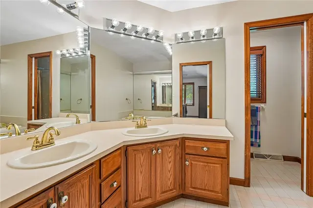 130 Village Dr gallery image 32