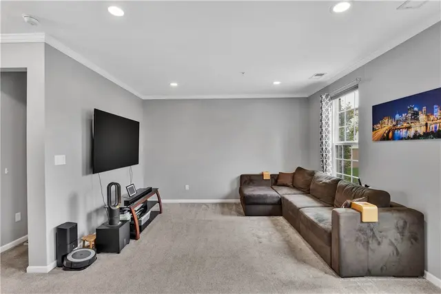 1304 Pointe View Dr gallery image 2