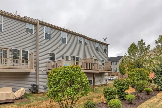 1304 Pointe View Dr gallery image 4