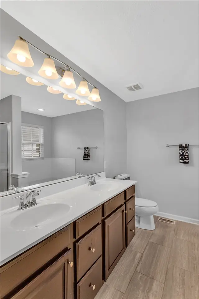 1304 Pointe View Dr gallery image 5