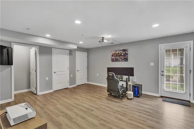 1304 Pointe View Dr gallery image 10