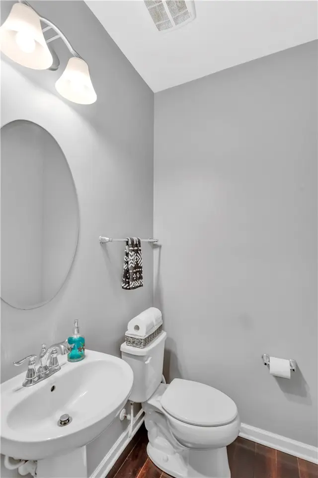 1304 Pointe View Dr gallery image 15