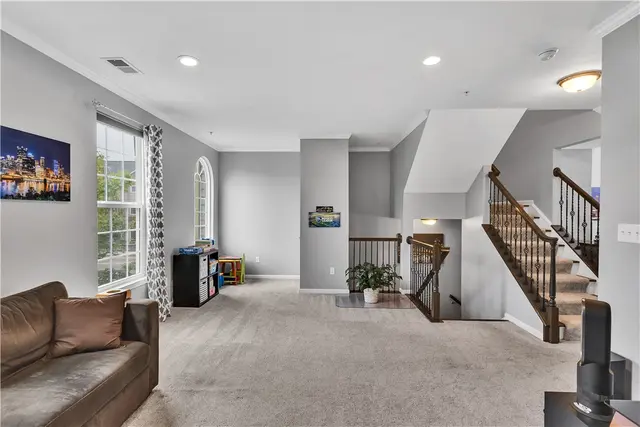 1304 Pointe View Dr gallery image 16
