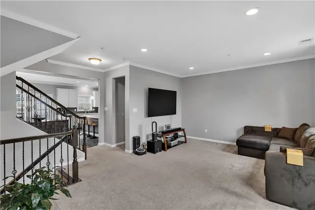 1304 Pointe View Dr gallery image 27