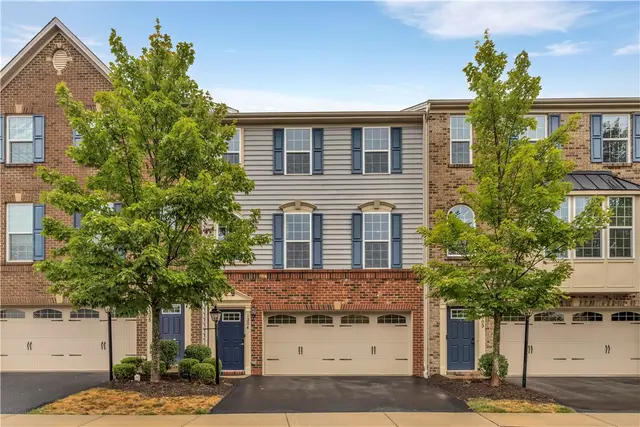 1304 Pointe View Dr