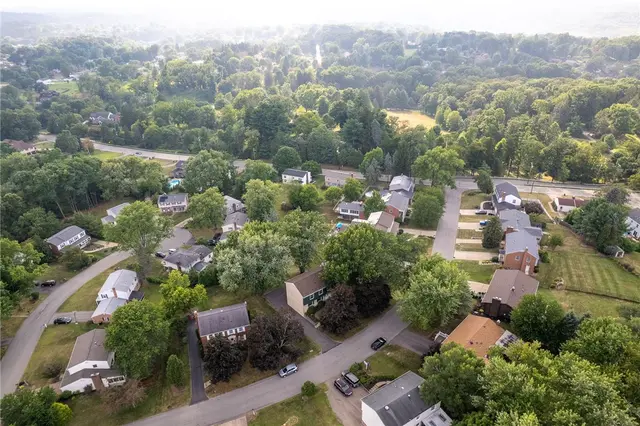 1309 Heather Heights Dr gallery image 4