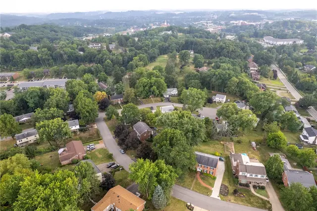 1309 Heather Heights Dr gallery image 11