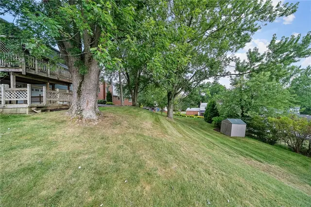 1309 Heather Heights Dr gallery image 15