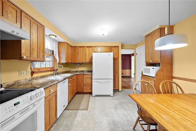 1309 Heather Heights Dr gallery image 22
