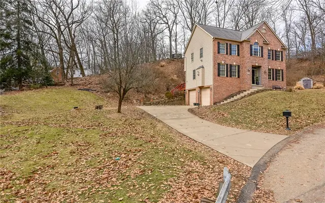 131 Glen Ln gallery image 2